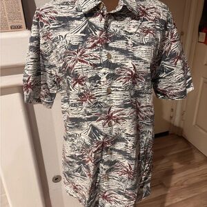 Quiksilver Men's Sumo Surfers Shirt size medium.